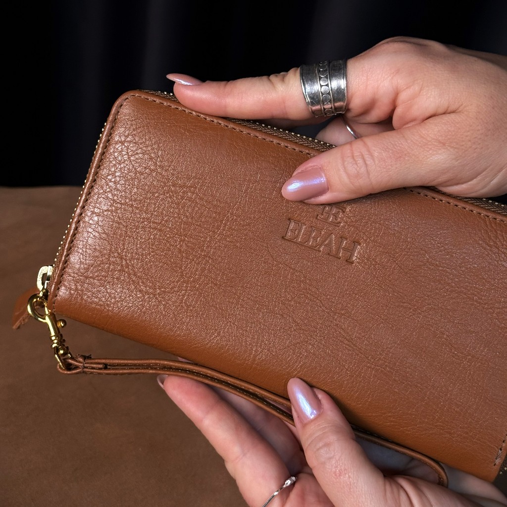 Carteira Feminina Couro Legítimo Eleah Alça Destacável Repartições Versátil Caramelo Marrom