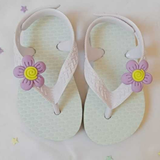 Sandalia infantil Menina Chinelo Infantil Feminino Rosa com Enfeite de Florzinha Leve, Confortável e Antiderrapante