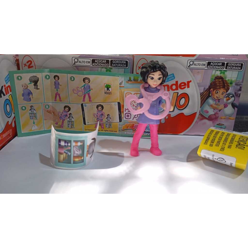Kinder Ovo Coleção Surpresas:  Bonequinha  Veterinário Blusa Roxa