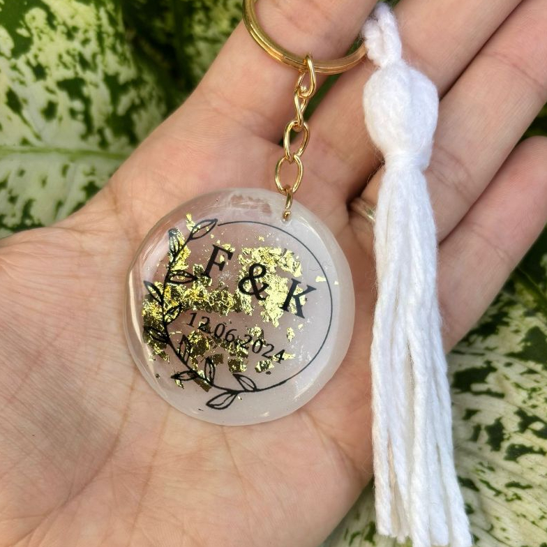 chaveiro de resina personalizado para casal com inicial do nome e data do casal Lembrancinhas 15 Anos Festas Casamento