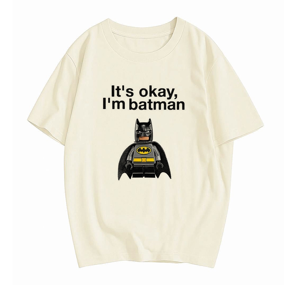 Camiseta It's Okay, Batman! - [Limitada Premium] Blusa estampada divertida personagem batman DC presente alternativa