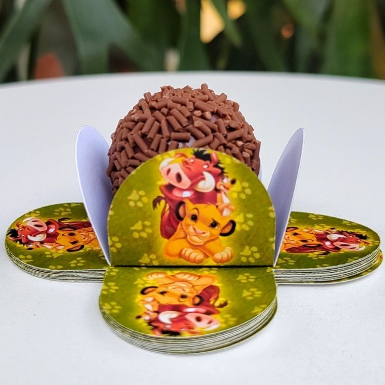 Forminha de Doce Brigadeiro, Beijinho 4 Pétalas Festa, Aniversário, Lembrancinha O Rei Leão