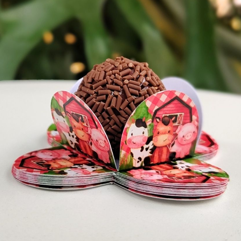 Forminha de Doce Brigadeiro, Beijinho 4 Pétalas Festa, Aniversário, Lembrancinha Fazendinha Vermelha