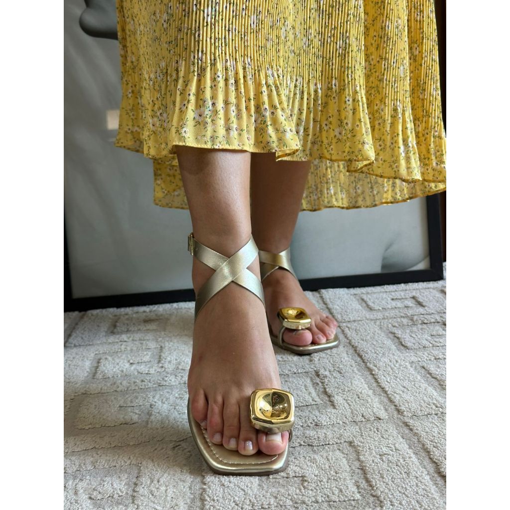 Sandália Feminina Rasteirinha Ring Toe  Enfeite Metalizado de Dedo Confortável Verão Tendencia Moda