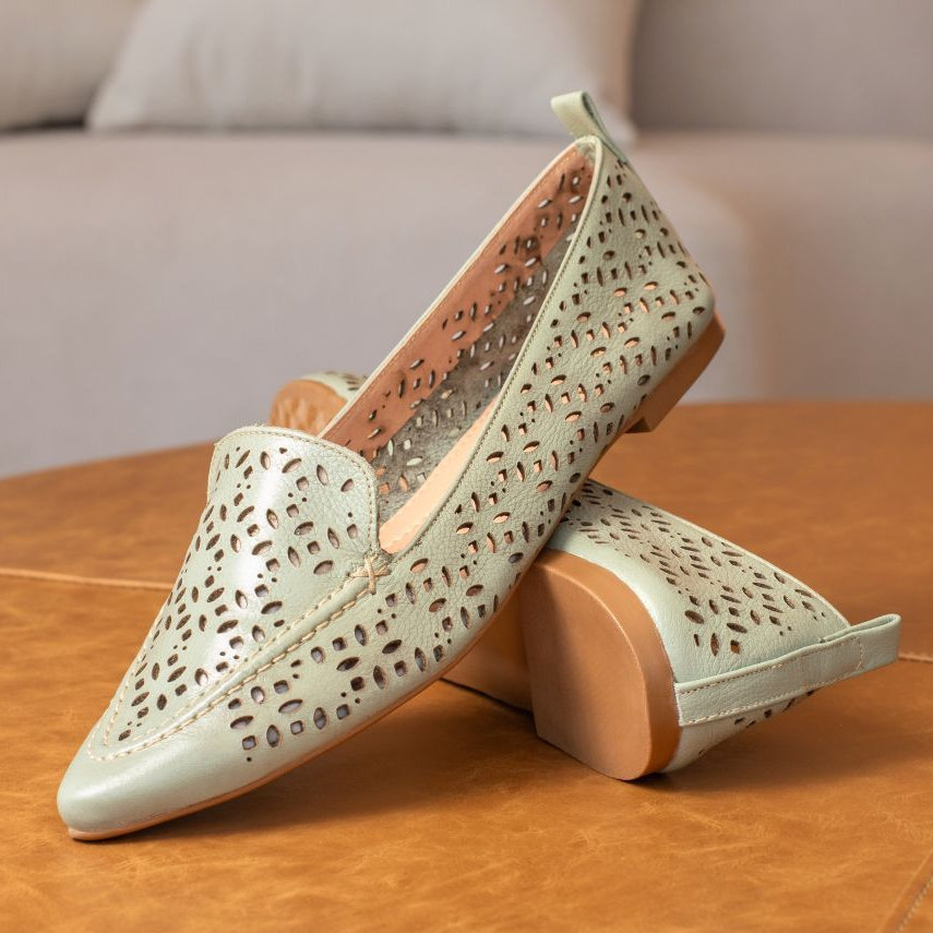 Mocassim Feminino Couro Recortes Floral Confortável Dobrável Bico Fino Nude Preto Azul Lilás Alga