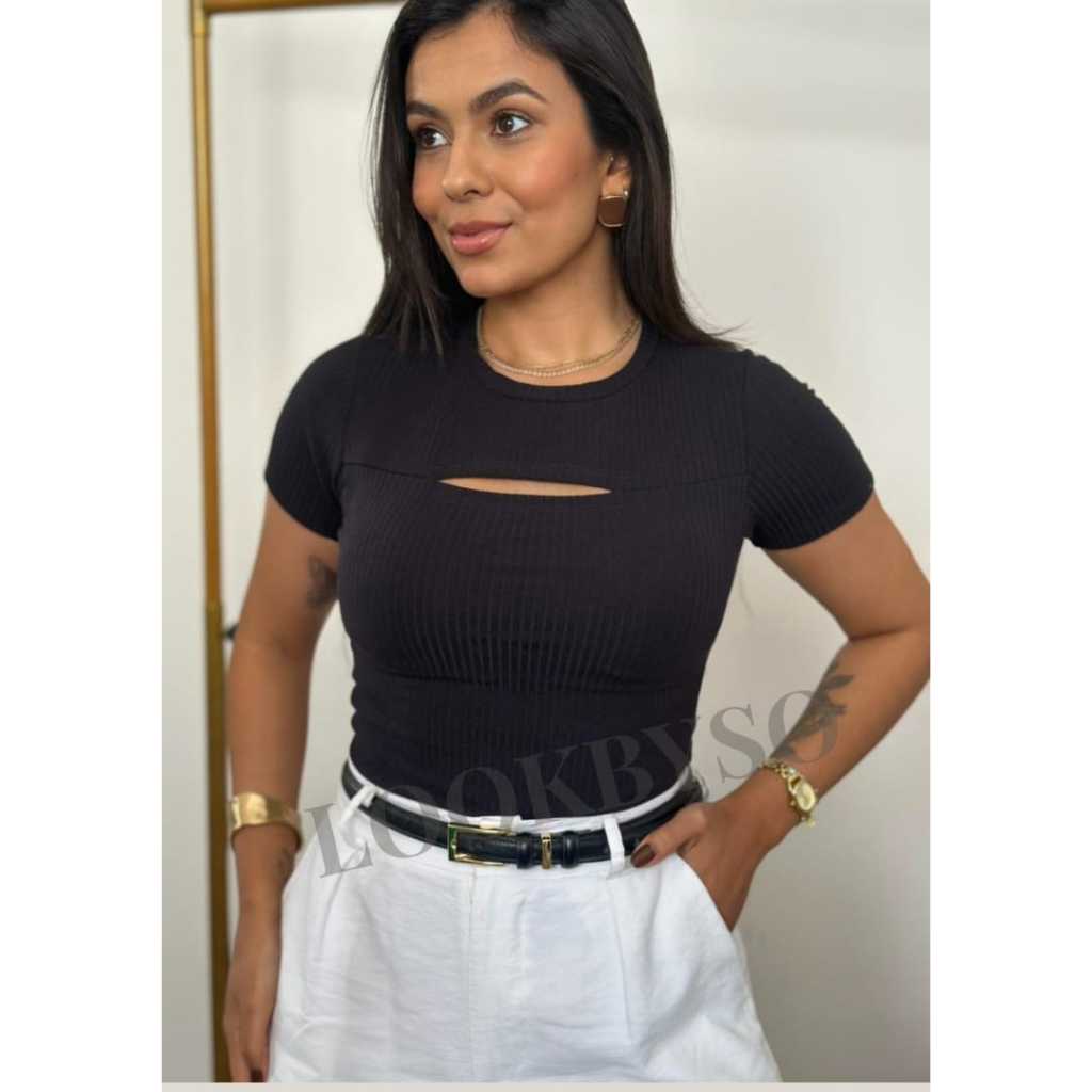 Blusa Feminina Canelada com Recorte Decote Vazado • Manga Curta • Estilo Moderno — imagem 2 de 2