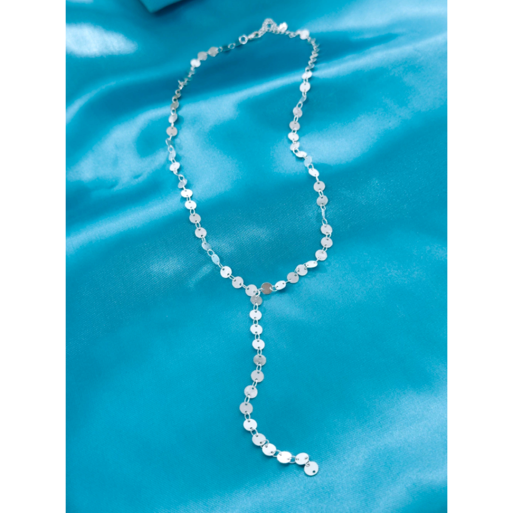 Colar gravatinha medalhas a prata 925 em Oferta na Shopee