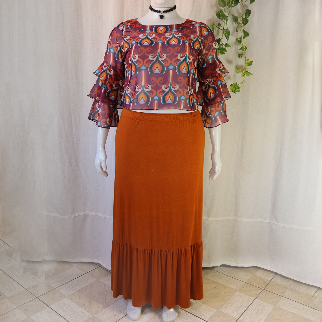 Conjunto Saia em viscolycra cor ferrugem + Blusa Cropped manga com babados [MEDIDAS NA DESCRIÇÃO] [BRECHÓ FOFUCHA]