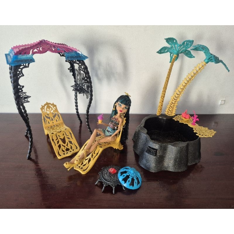 Boneca Monster High Cléo de Nile 13 Wishes com Oásis