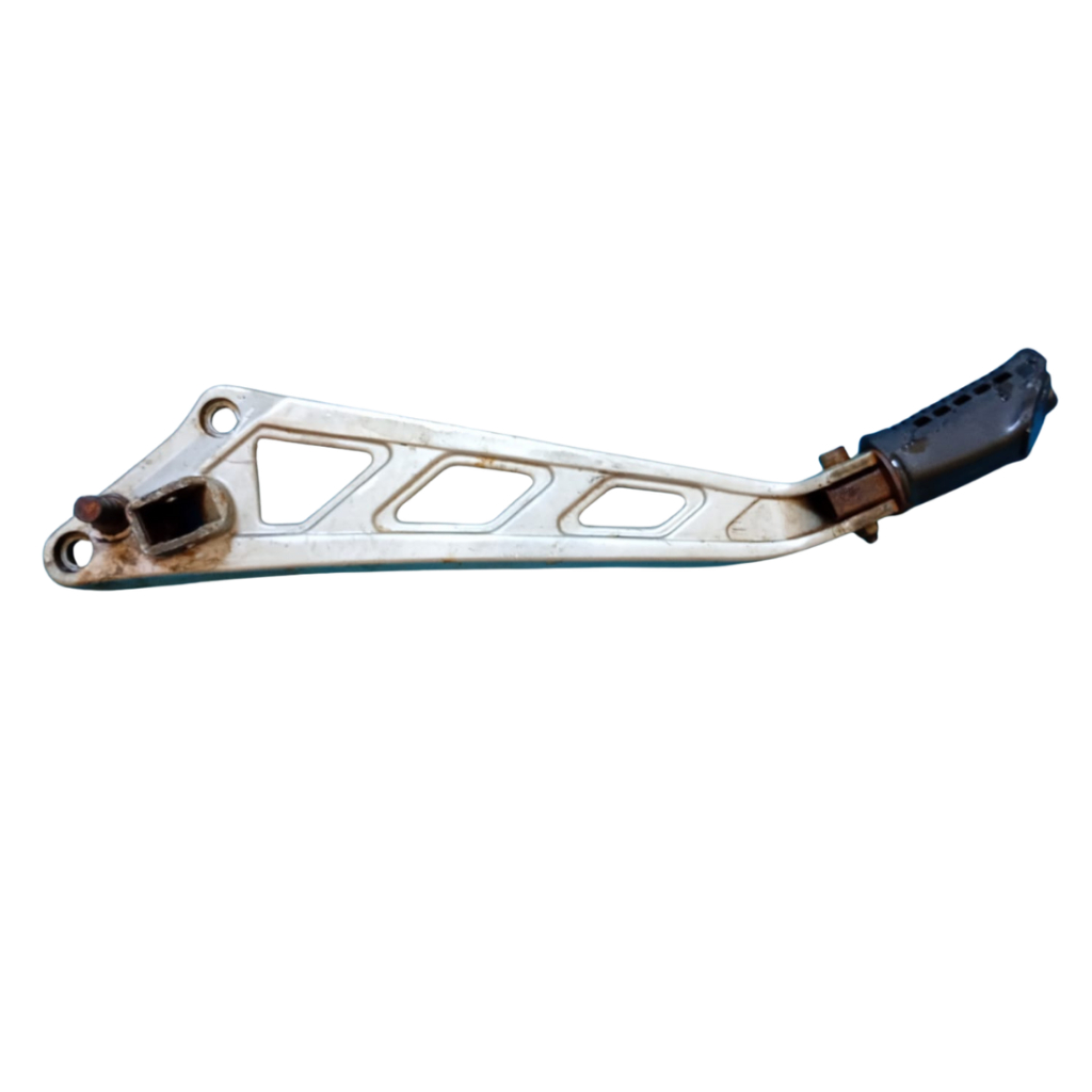 Suporte da Pedaleira Bacalhau Lado Esquerdo Kasinski GF 125 Hyosung Eko 125 1999/2005 Original