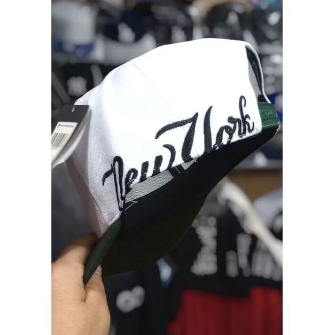 boné cap NY EDIÇÃO ESPECIAL lateral personalizada em bordado/masculino, Snapback/ aba meia curva/ branco com verde