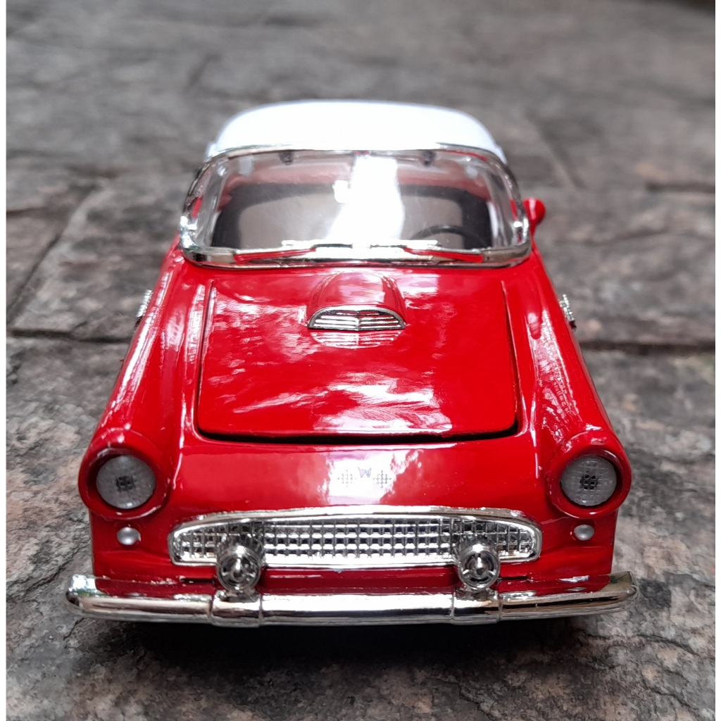 Miniatura Ford Thunderbird 1955 Vermelho 1:34 Metal e Fricção.