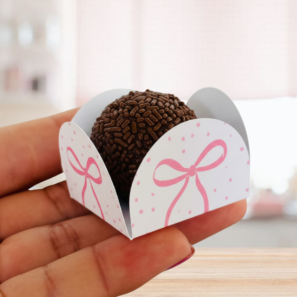 Kit 50 Forminhas Laço Rosa de Doce Brigadeiro Personalizada 4 Pétalas Festa Aniversário Mimos