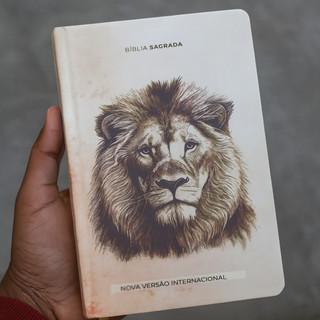 Bíblia Sagrada Leão de Judá | NVI | Letra Maior | Capa Dura Ilustrada