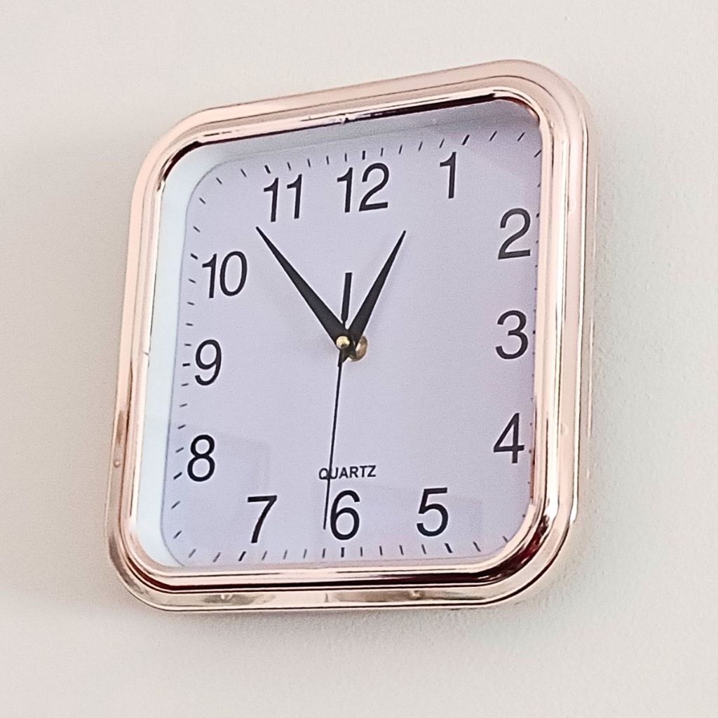 Relógio de Parede Rose com Fundo Branco Silencioso com Números Grandes Relógio Elegante para o seu ambiente