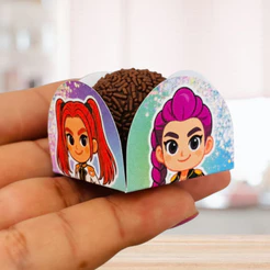 Kit 50 Forminhas Guerreiras do Kpop Doce Brigadeiro Personalizada 4 Pétalas Festa Aniversário Mimos