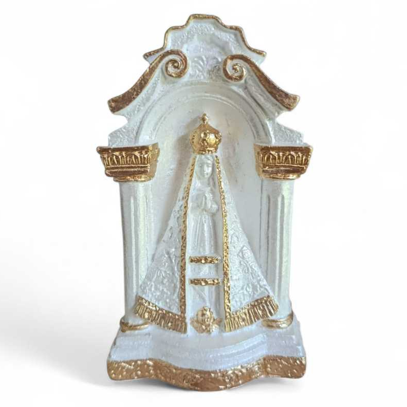 Imagem Capelinha Nossa Senhora Aparecida 13cm gesso branca detalhes dourado decoração de ambiente, lembrança e presente