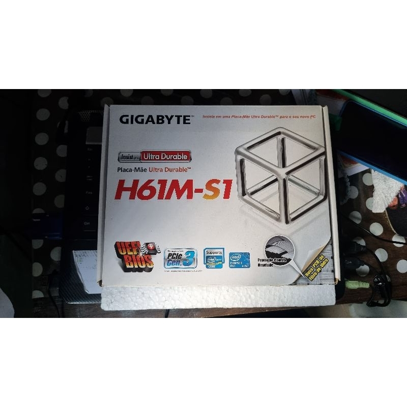 Placa mãe Gigabyte H61M-S1 com defeito