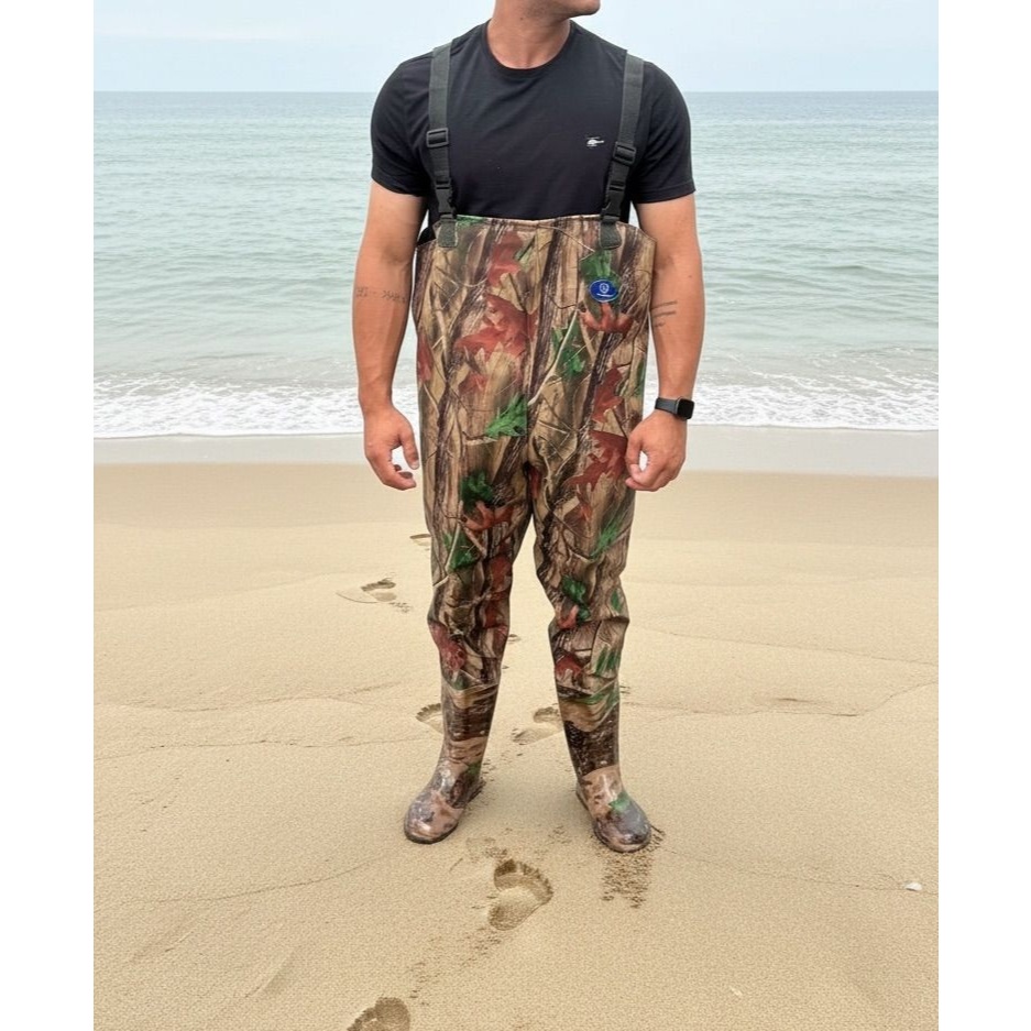 Jardineira Macacao Impermeavel Silicone Camuflado Com Bota Acoplada