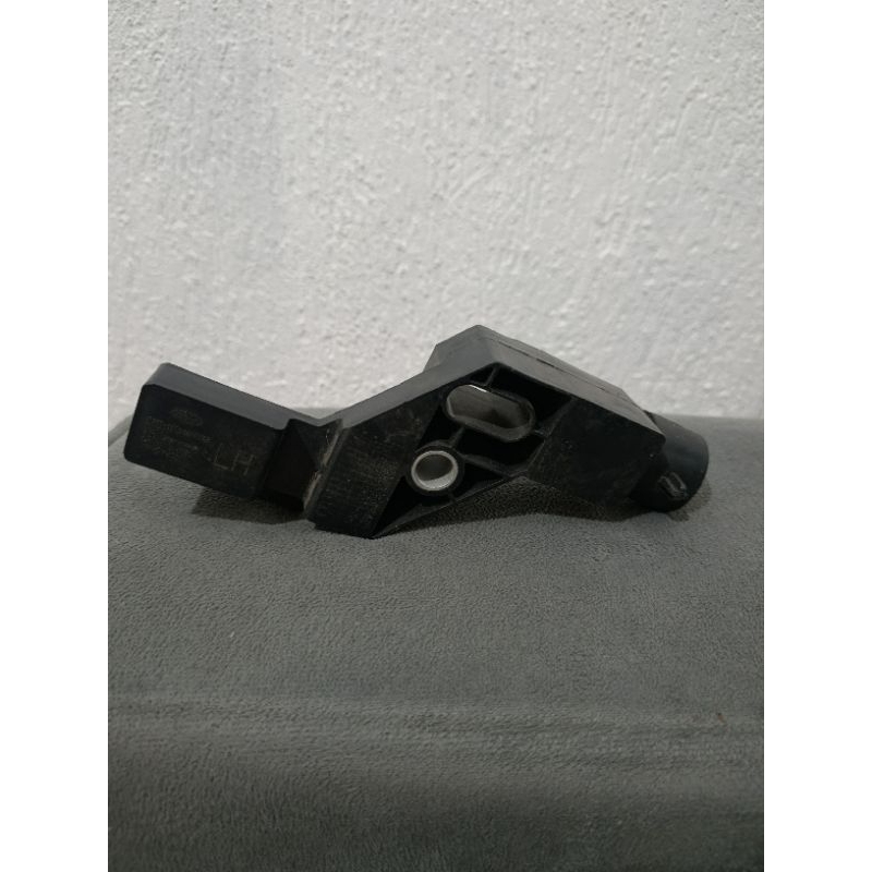 suporte do painel frontal (ou reforço do painel dianteiro) Lado Esquerdo para o veículo Ford Ka 2014 a 2022.