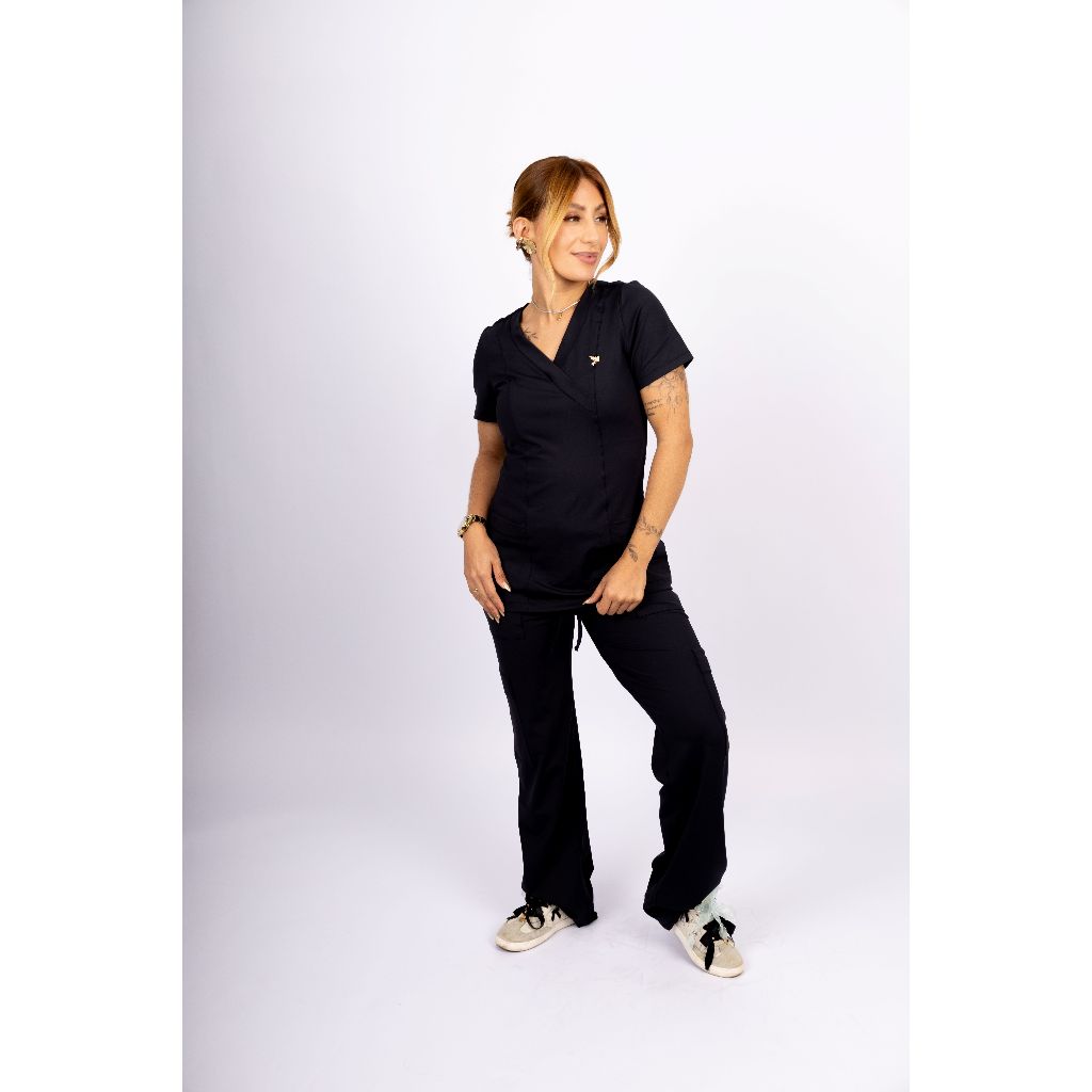 Scrub Feminino Couture Premium - Tecido tecnológico geladinho- Malha Fria - Não Amassa, Várias Cores
