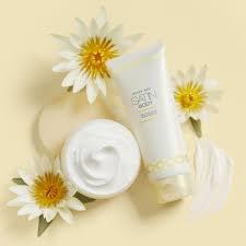 Esfoliante Corporal Mary Kay Satin Body Karité Chá Branco & Citrus 185g – Renovação, Hidratação e Perfume Suave em Oferta na Shopee