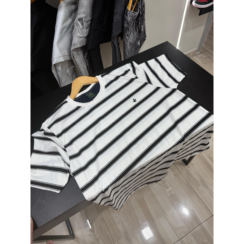 Camisa..Listrada..Preta..Branca