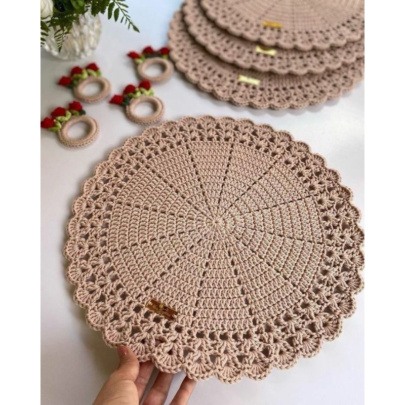 Toalhinha / americano/Sousplat de Crochê  feito à mão – 40 cm kits com 2 /4/ 6 /8 unidades em Oferta na Shopee