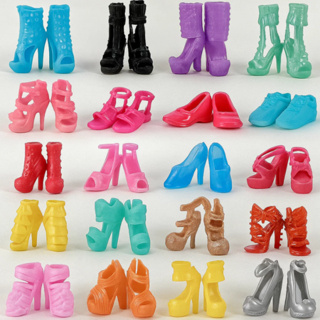 Kit de 5 a 20 Pares de Sapatos, Saltos, Botas e Sapatilhas Para Bonecas em Oferta na Shopee