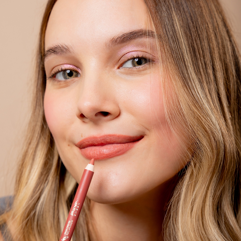 Lápis Batom Labial Sport Lip Pencil Nude 1,2g PINK CHEEKS em Oferta na Shopee