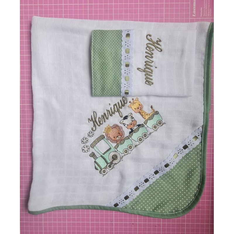 kit 1 fralda de boca e 1 de ombro personalizado nome e tema.