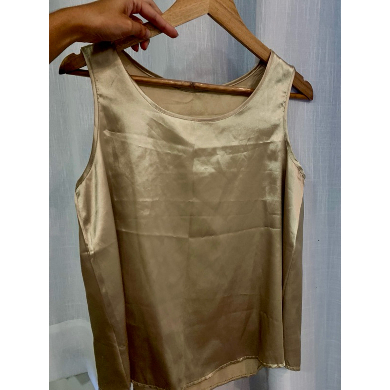 Blusa Feminina Dourada Cetim Camiseta tamanho M Brechó Chic