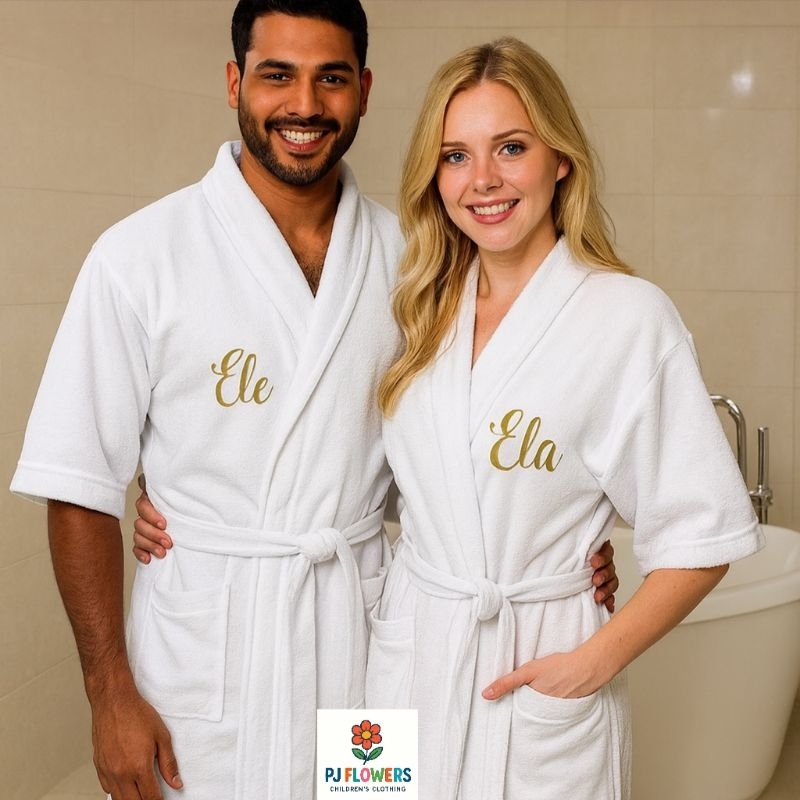 Roupão de Banho Adulto Atoalhado/Felpudo Piscina Bordado Ele Ela Unissex Neutro e Elegante.