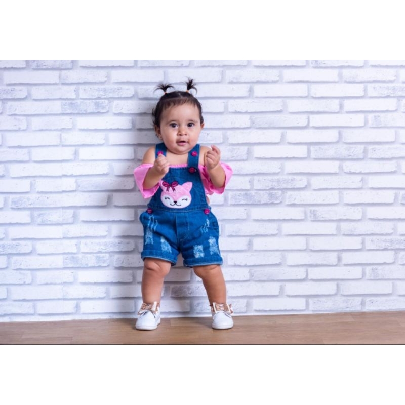 Jardineira Short Jeans Infantil de Menina Tamanhos 1 2 3 anos.