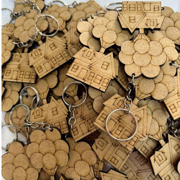 Kit Chaveiros Personalizados MDF Cru com Logo, Frase ou Nome – 5cm de diâmetro - Com argola para chaveiros Lembrancinha em Oferta na Shopee