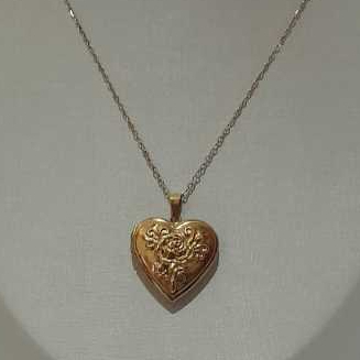 Colar Namorados Relicário Dourado Fotos Especial Aço Inoxidável Antialérgico Coração Circulo