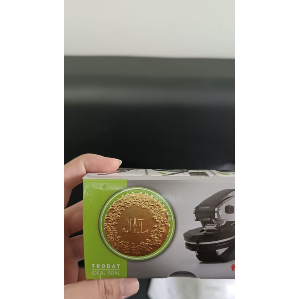 Chancela personalizada de mesa Manual preta para logo empresas, certificados e casamentos Trodat em Oferta na Shopee