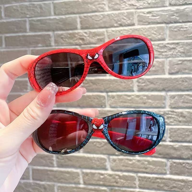 Óculos de Sol Infantil Herói 🕸️ Proteção UV400 - Leve, Resistente e Estiloso