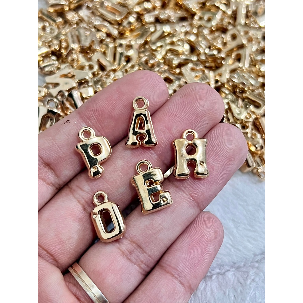Pingente de Letras Coloridas 15mm – Mix para Colares e Lembrancinhas