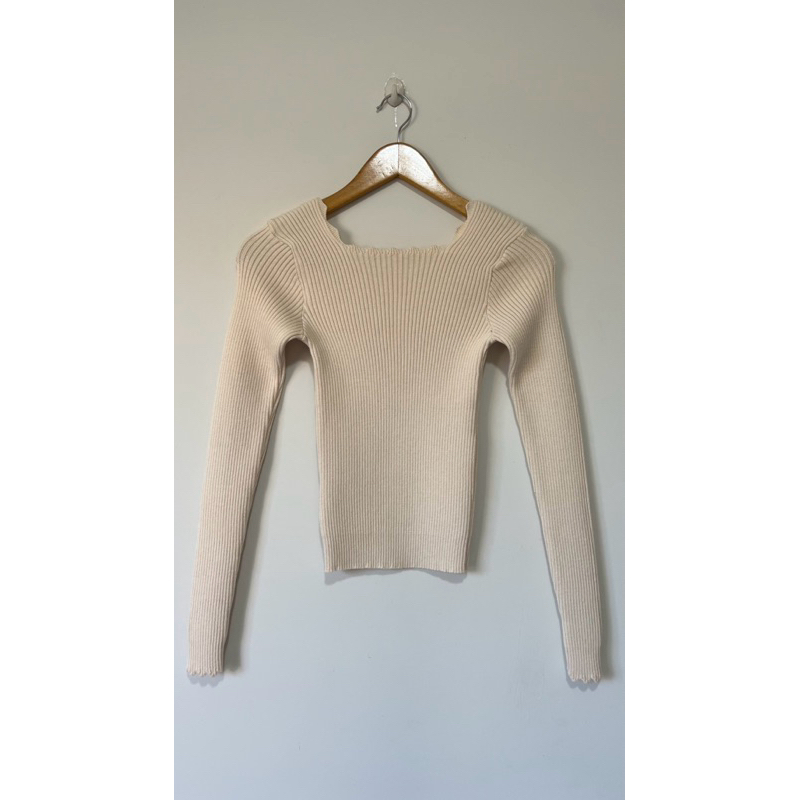 blusa de tricô canelada com detalhes no cós e manga longa. em Oferta na Shopee