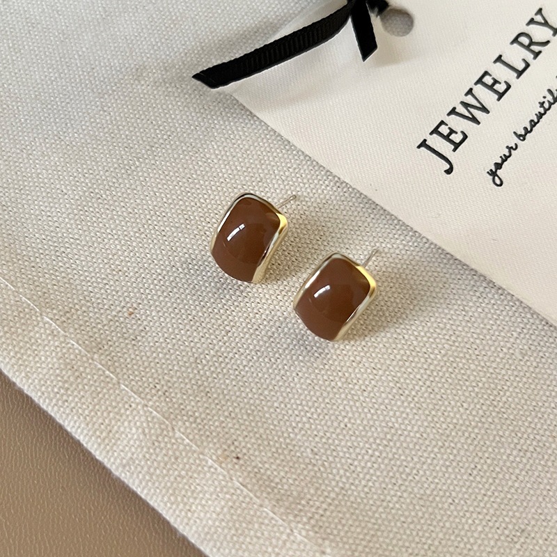 Brinco Marrom Pequeno: Onde Comprar | BuscaProdutos