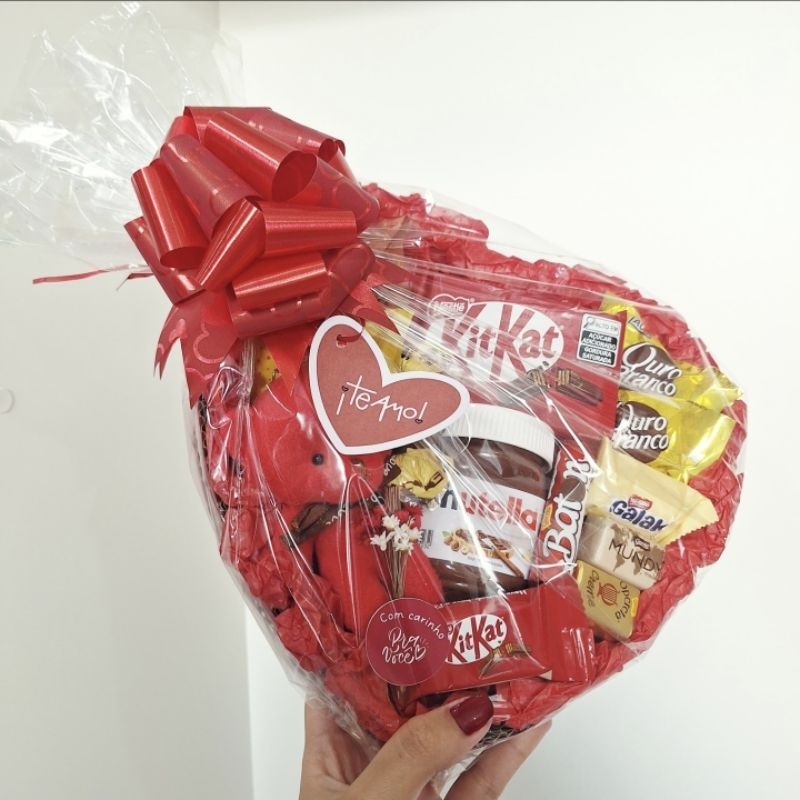 Cesta coração com chocolate, chaveiro em Oferta na Shopee