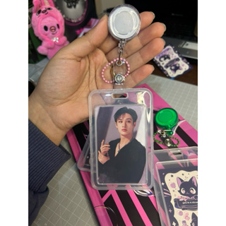 Holder Porta photocard com Clip Retrátil + 2 photocards fanmade  (SKZ) em Oferta na Shopee