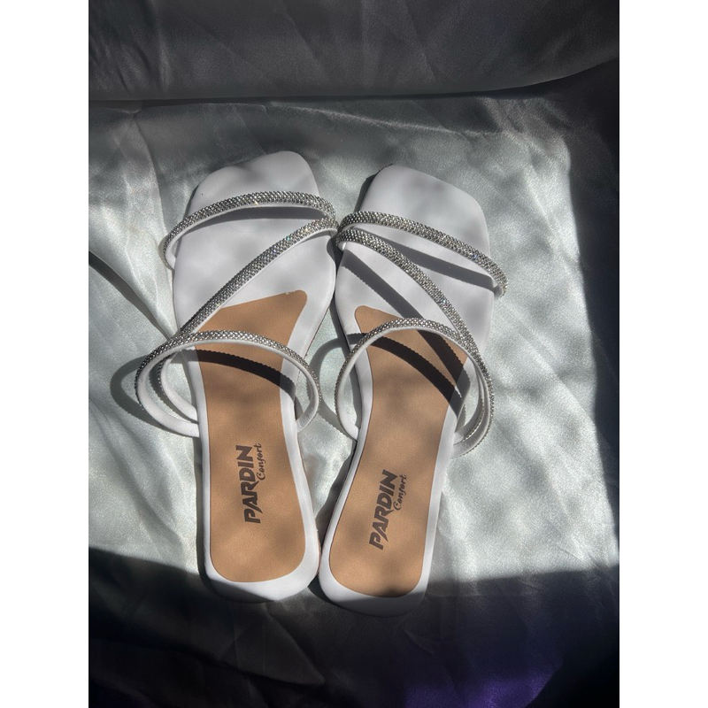 Rasteirinha Sandália Feminina Branca com Brilho – Fashion, Macia e Moderna