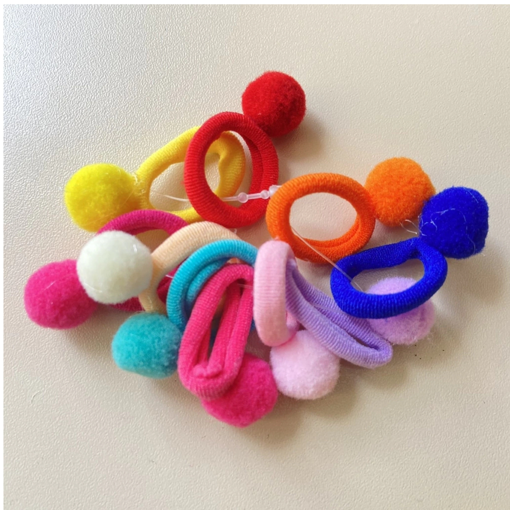 Elastico Xuxinha Infantil Rabico Prendedor De Cabelo Pompom Cor Colorido kit 72 em Oferta na Shopee