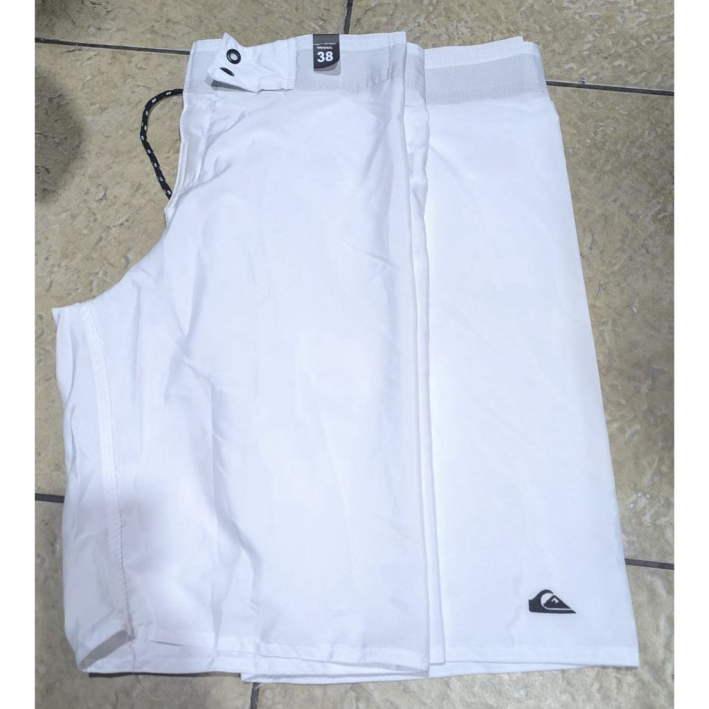 Bermuda Masculina de surf estampada no tecido táctil com elastano