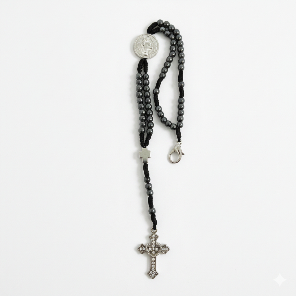 Terço de Pulso São Bento Pedras de Hematita e Detalhes em Metal Premium
