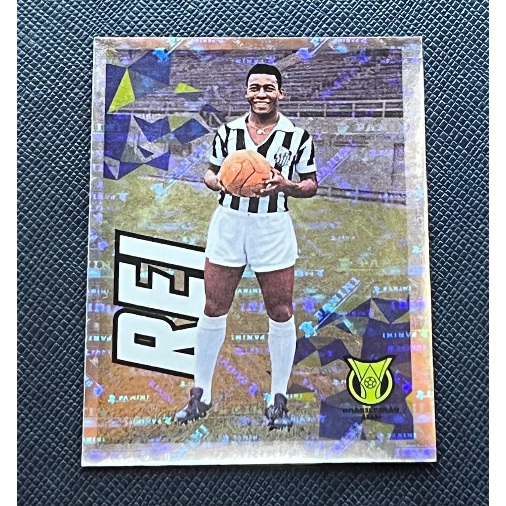 Figurinha Cromada Especial do Rei Pelé (Número X1) do Campeonato Brasileiro 2023. Item de Coleção Original Panini