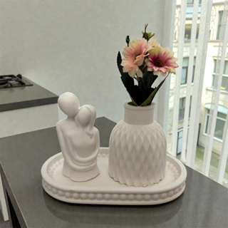 Kit luxo decorativo 3 peças vaso + bandeja orgânica + escultura casal minimalista gesso cru decoração casa em Oferta na Shopee