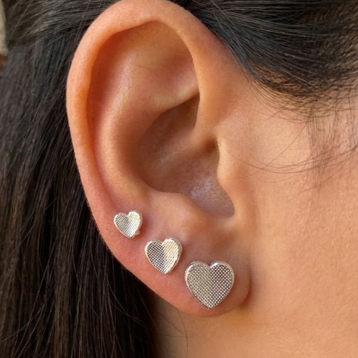 TRIO DE BRINCOS CORAÇÃO FOLHEADO TRIO PÉROLA COM TREVO - Kit Versátil e Delicado para o Dia a Dia! em Oferta na Shopee